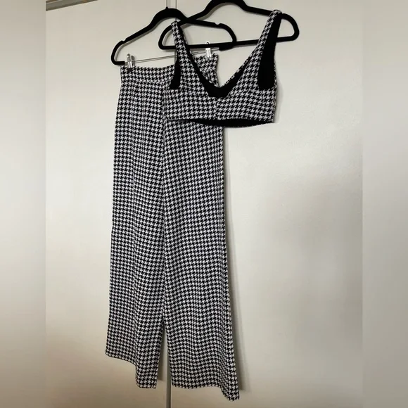 Showpo Black & White Houndstooth Wide-Leg Pants - Picture 2 of 5